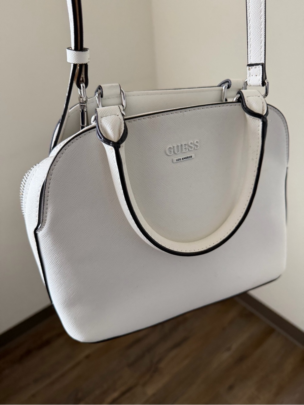 Brand NEW Guess White Dome Satchel KAMRI Bag Crossbody